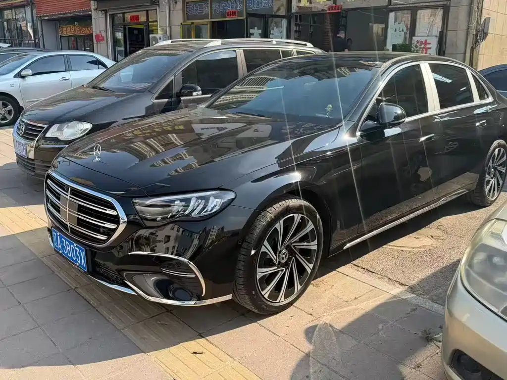 Mercedes-Benz E-Class 2025 — фото 1 из 5