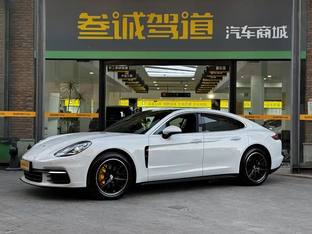 Porsche Panamera 2018 — фото 1 из 5