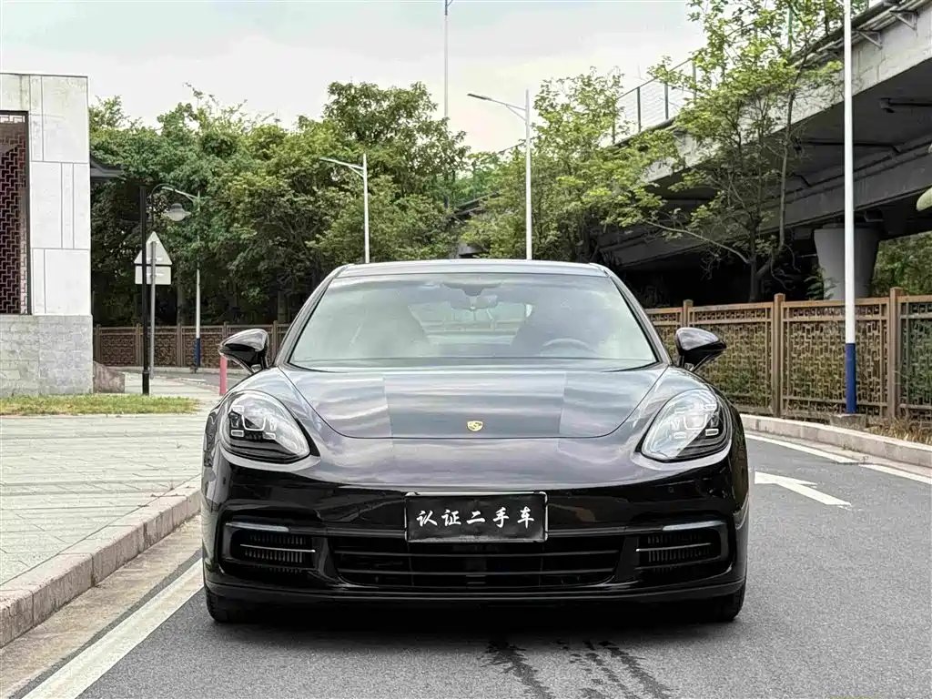 Porsche Panamera 2019 — фото 1 из 5