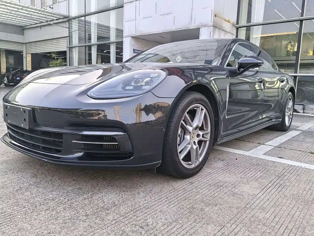 Porsche Panamera 2019 — фото 1 из 5