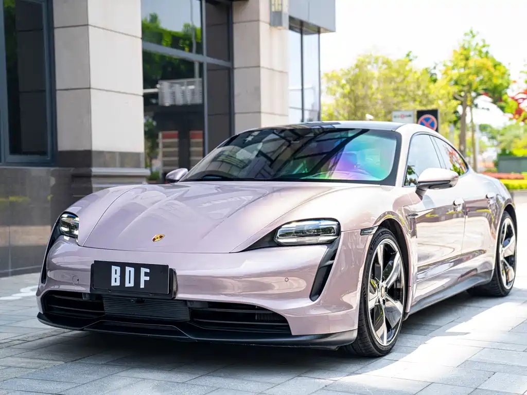 Porsche Taycan 2021 — фото 1 из 5