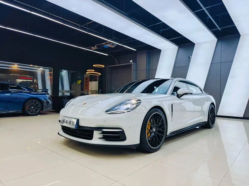 Porsche Panamera 2017 — фото 1 из 5