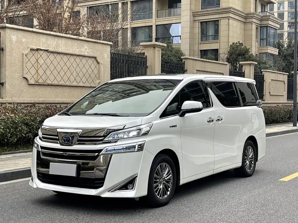 Toyota Vellfire 2020 — фото 1 из 5