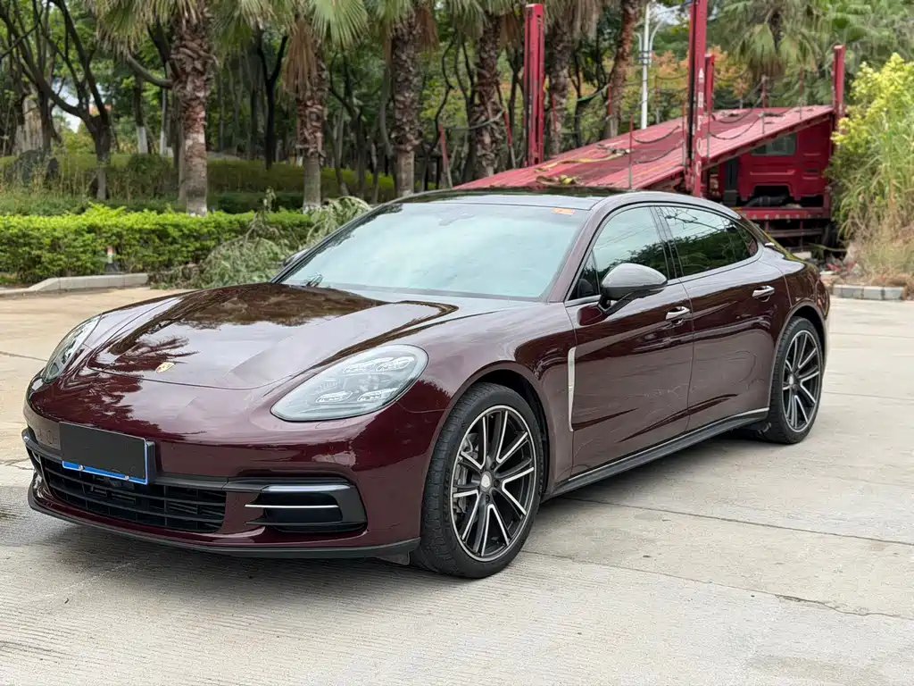 Porsche Panamera 2018 — фото 1 из 5