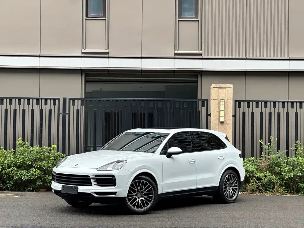 Porsche Cayenne 2022 — фото 1 из 5