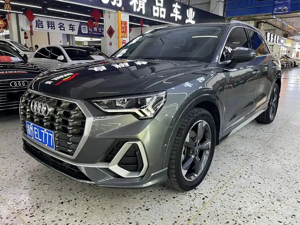 Audi Q3 2021 — фото 1 из 5