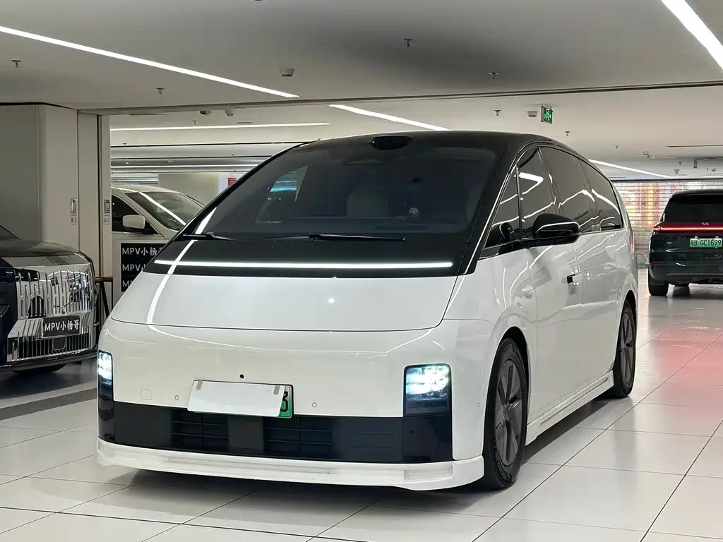 Li Auto Li MEGA 2025 — фото 1 из 5