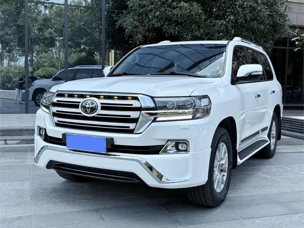 Toyota Land Cruiser 2018 — фото 1 из 5