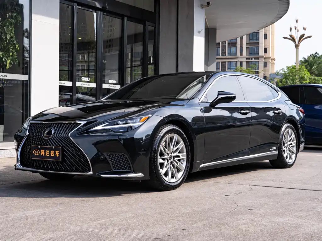 Lexus LS 2021 — фото 1 из 5