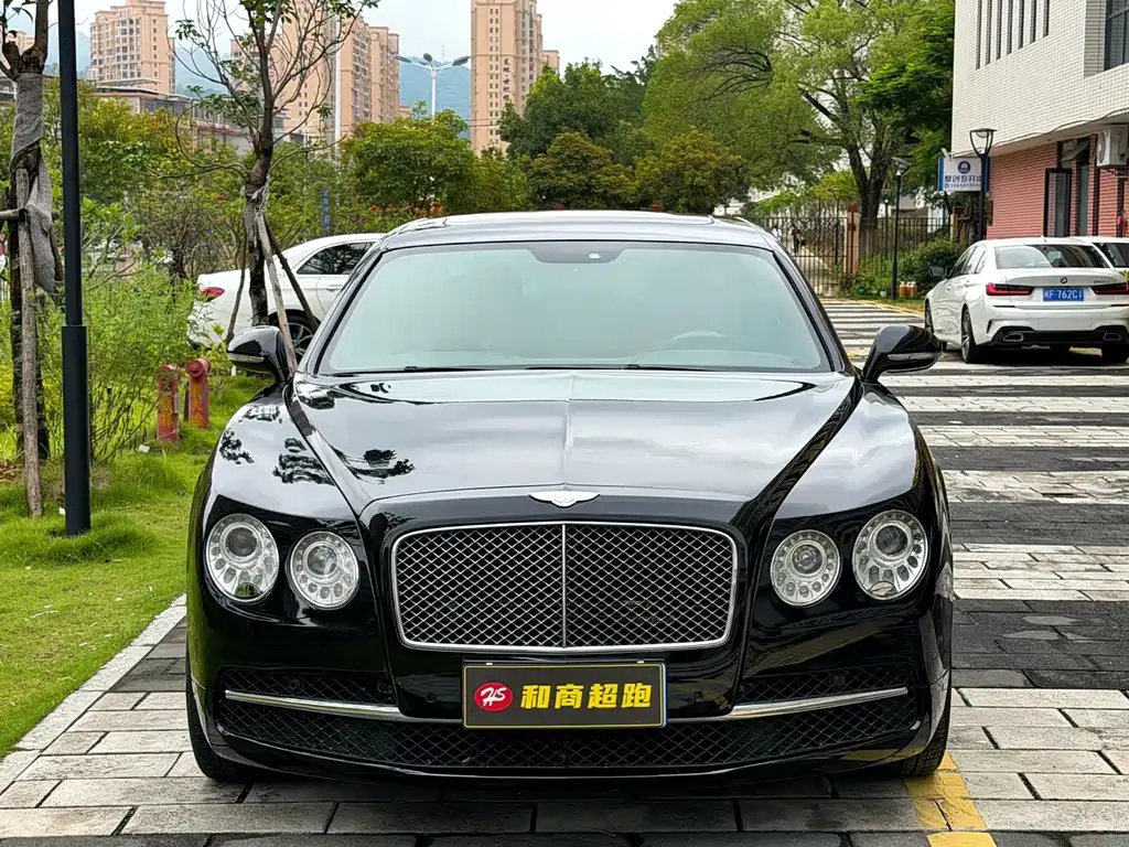 Bentley Flying Spur 2016 — фото 1 из 5