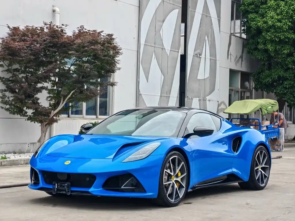Lotus Emira 2023 — фото 1 из 5