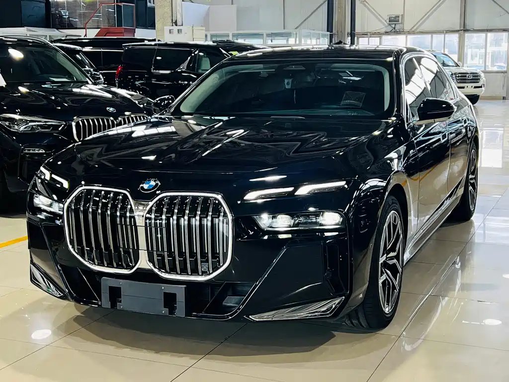 BMW 7 Series 2024 — фото 1 из 5