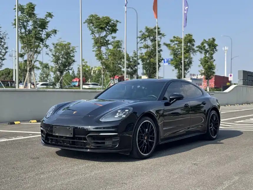 Porsche Panamera 2021 — фото 1 из 5