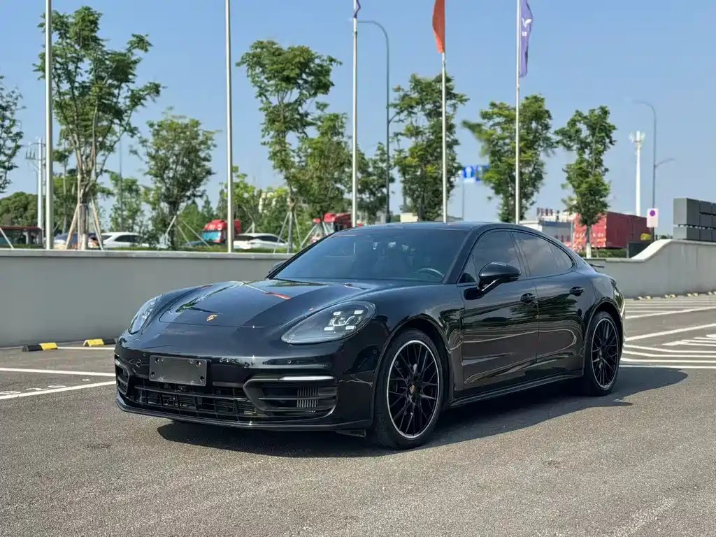 Porsche Panamera 2022 — фото 1 из 5
