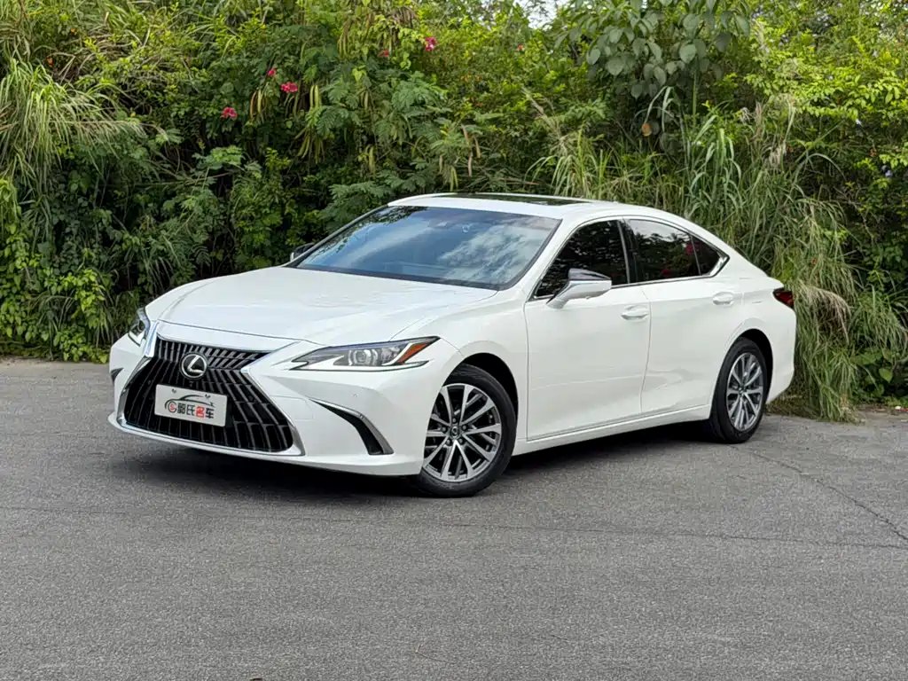 Lexus ES 2023 — фото 1 из 5