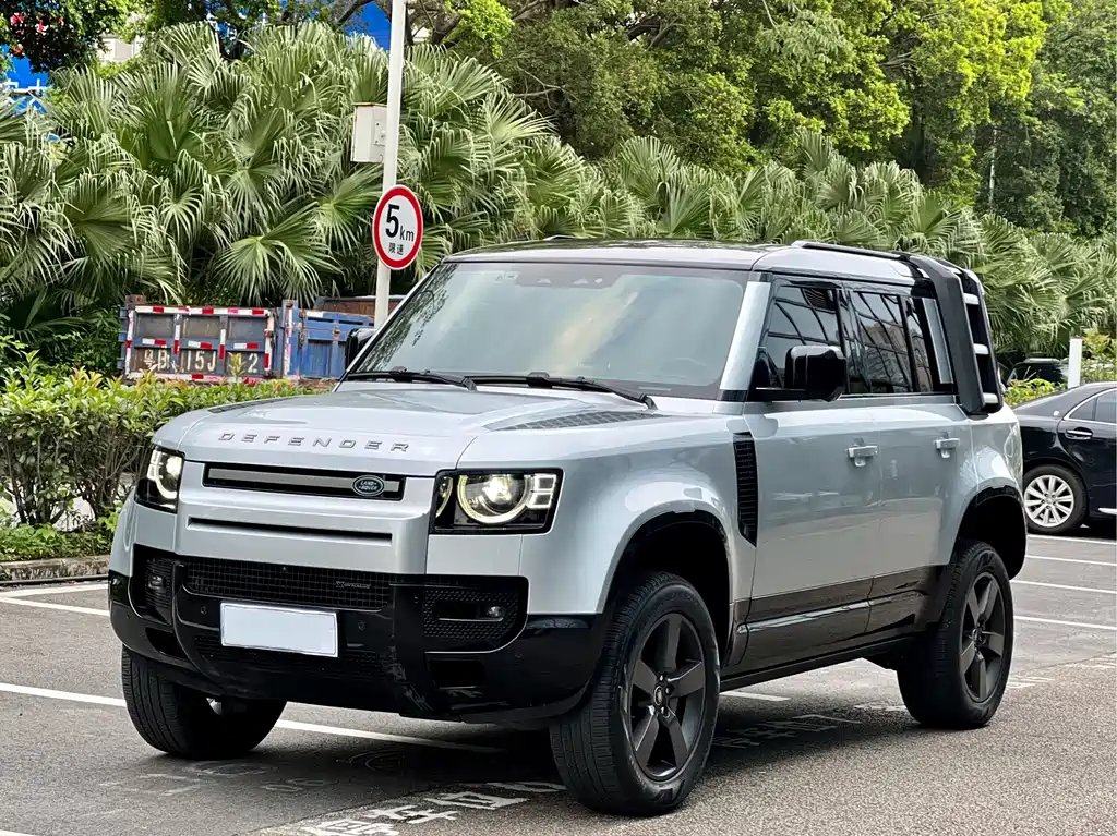 Land Rover Defender 2022 — фото 1 из 5