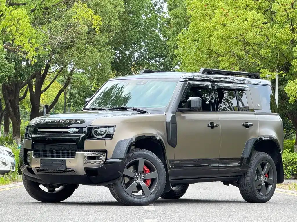 Land Rover Defender 2022 — фото 1 из 5