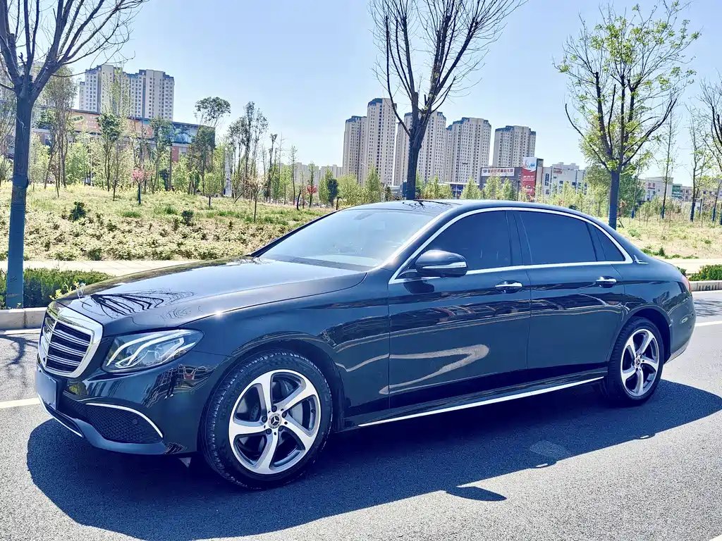 Mercedes-Benz E-Class 2018 — фото 1 из 5