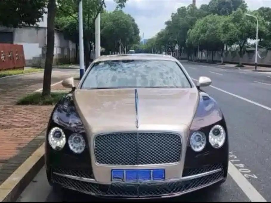 Bentley Flying Spur 2013 — фото 1 из 5