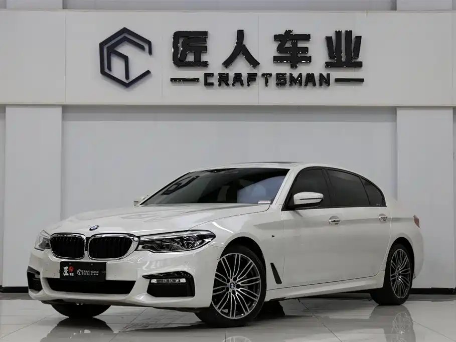 BMW 5 Series 2018 — фото 1 из 5