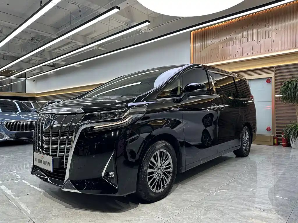 Toyota Alphard 2023 — фото 1 из 5