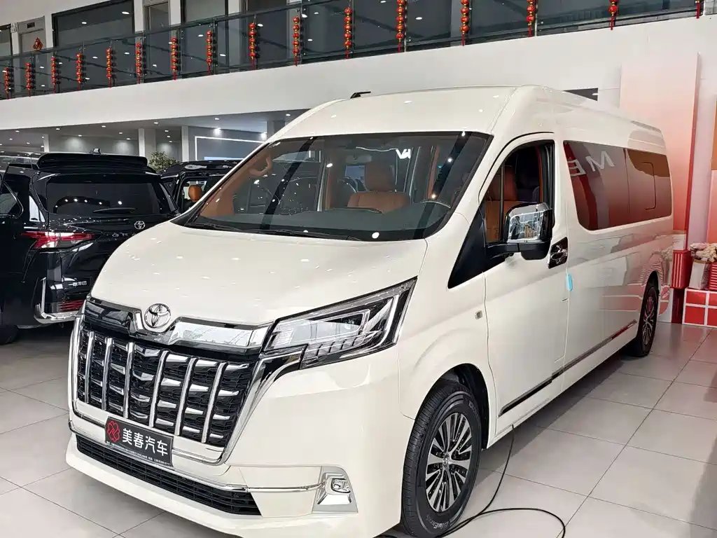 Toyota Hiace 2025 — фото 1 из 5