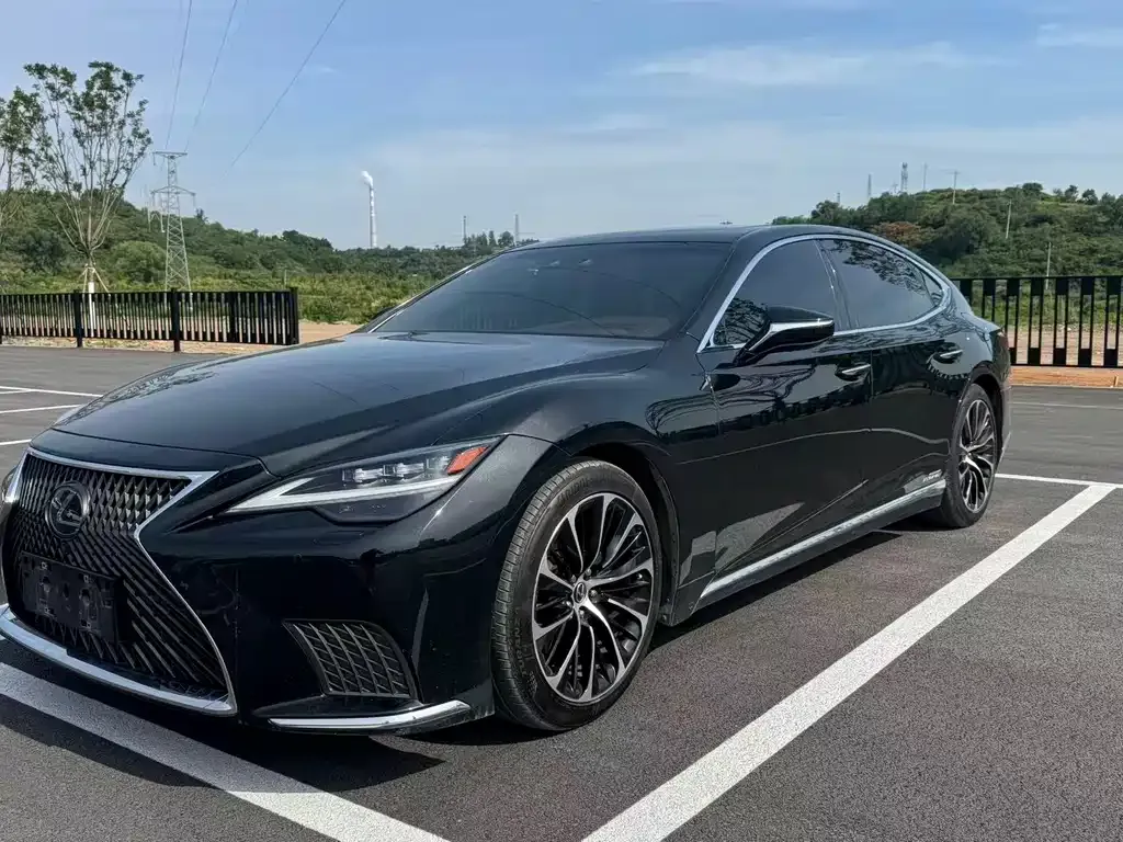 Lexus LS 2022 — фото 1 из 5