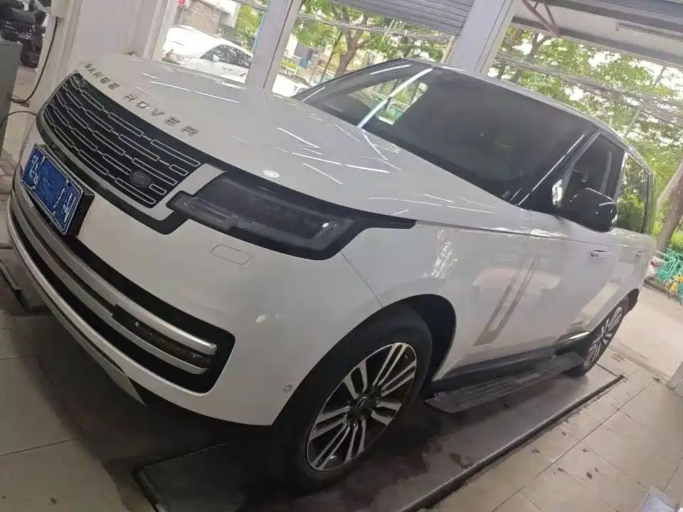 Land Rover Range Rover 2023 — фото 1 из 5