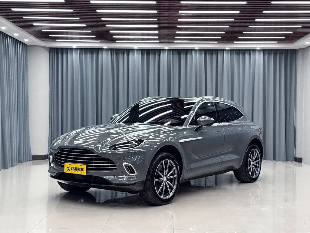Aston Martin DBX 2024 — фото 1 из 5