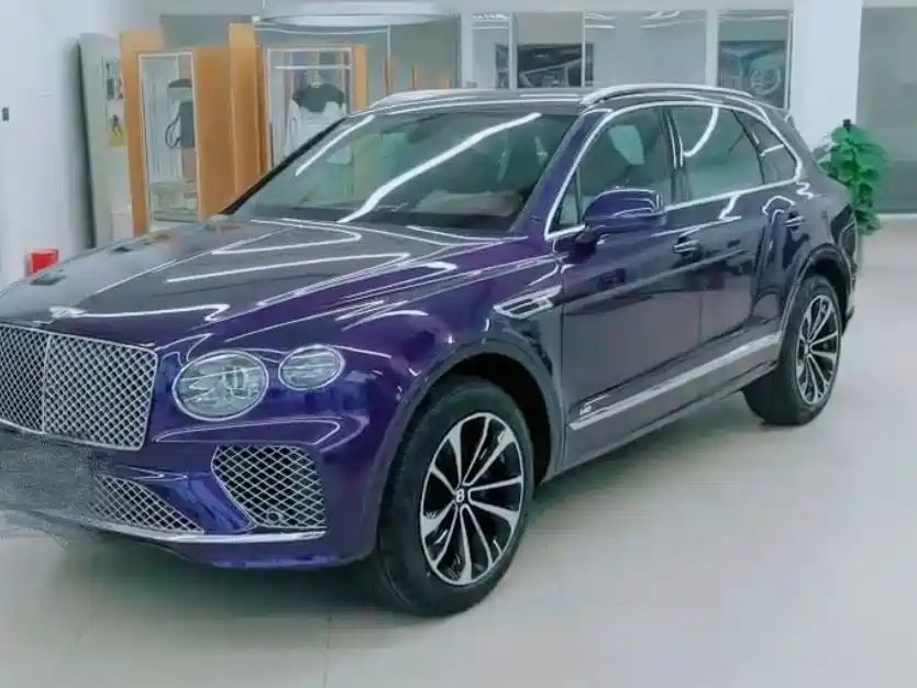 Bentley Bentayga 2021 — фото 1 из 5