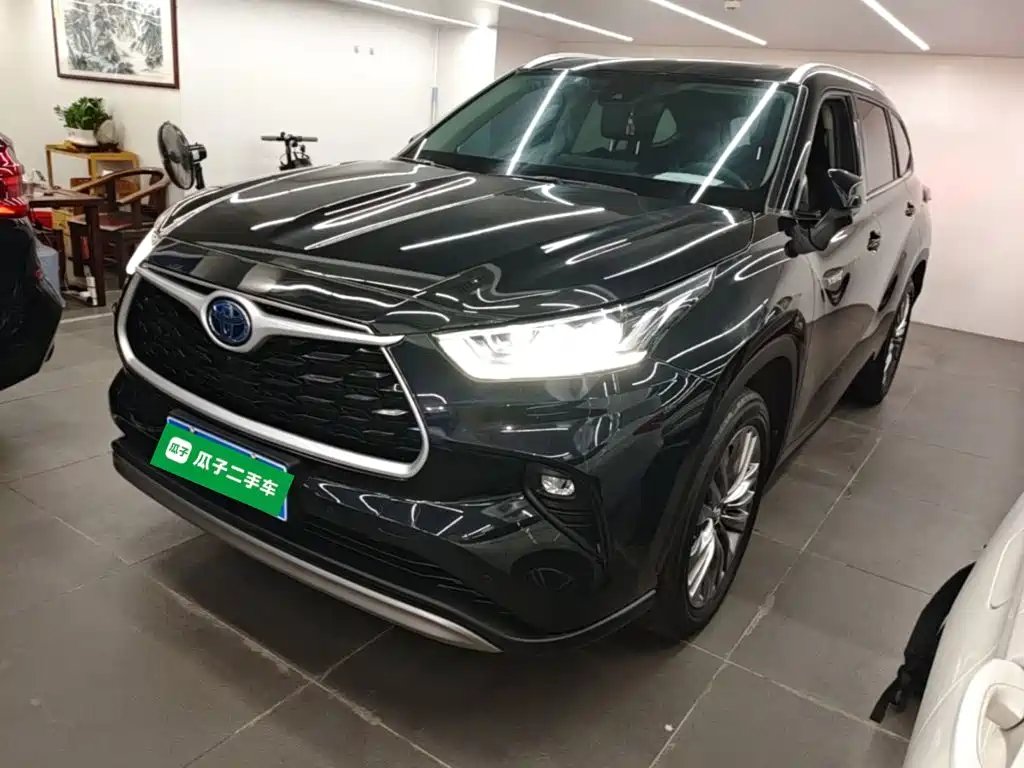 Toyota Highlander 2023 — фото 1 из 5