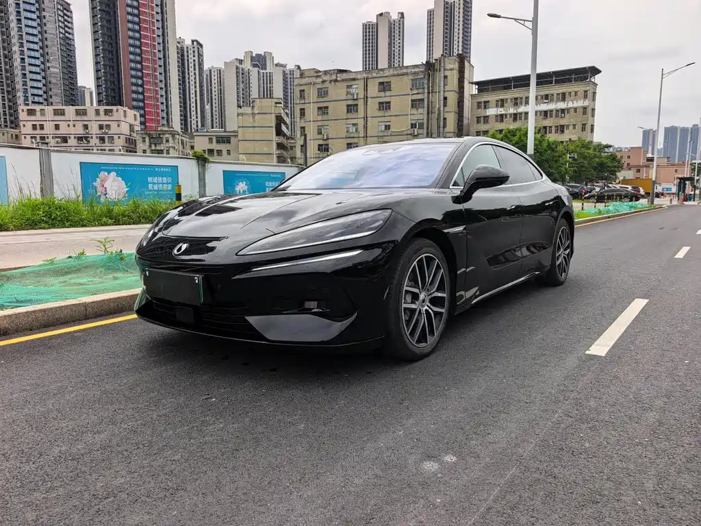 Denza Denza Z9 2025