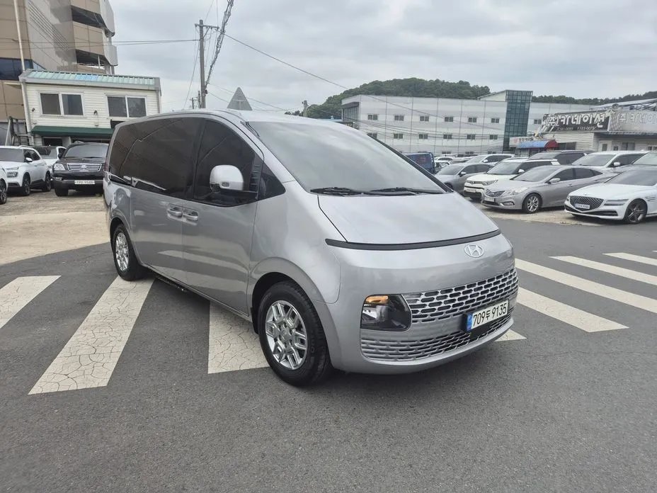Hyundai Staria 2023 — фото 1 из 5
