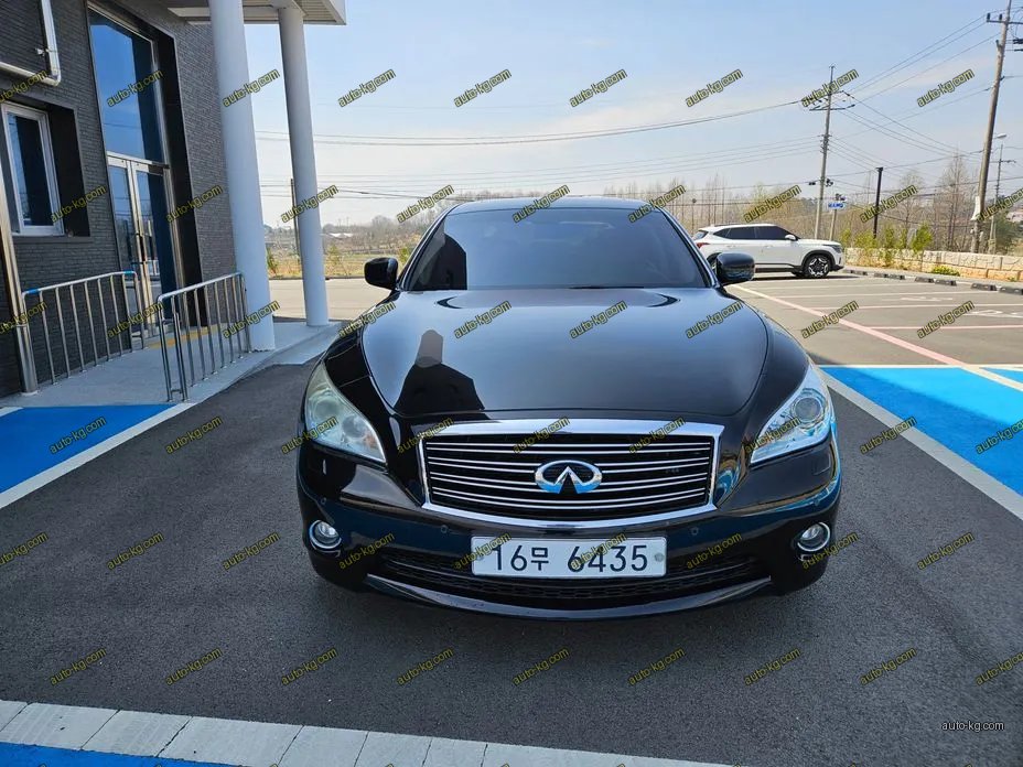 Infiniti M 2013