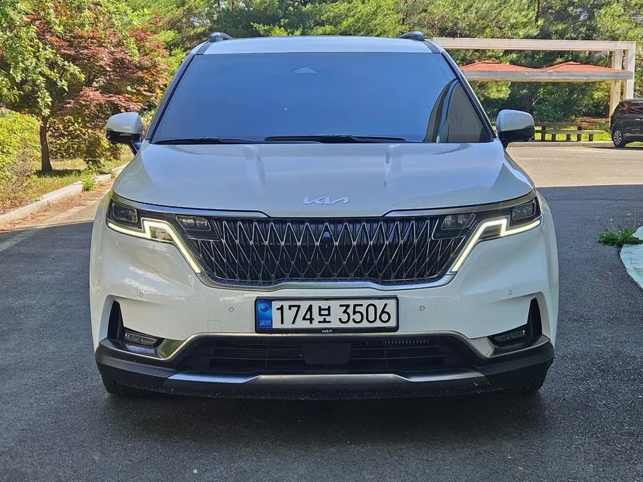 Kia Carnival 2023 — фото 1 из 5