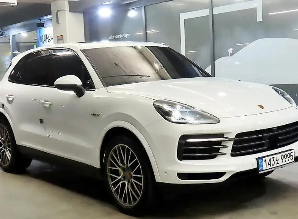 Porsche Cayenne 2022 — фото 1 из 20