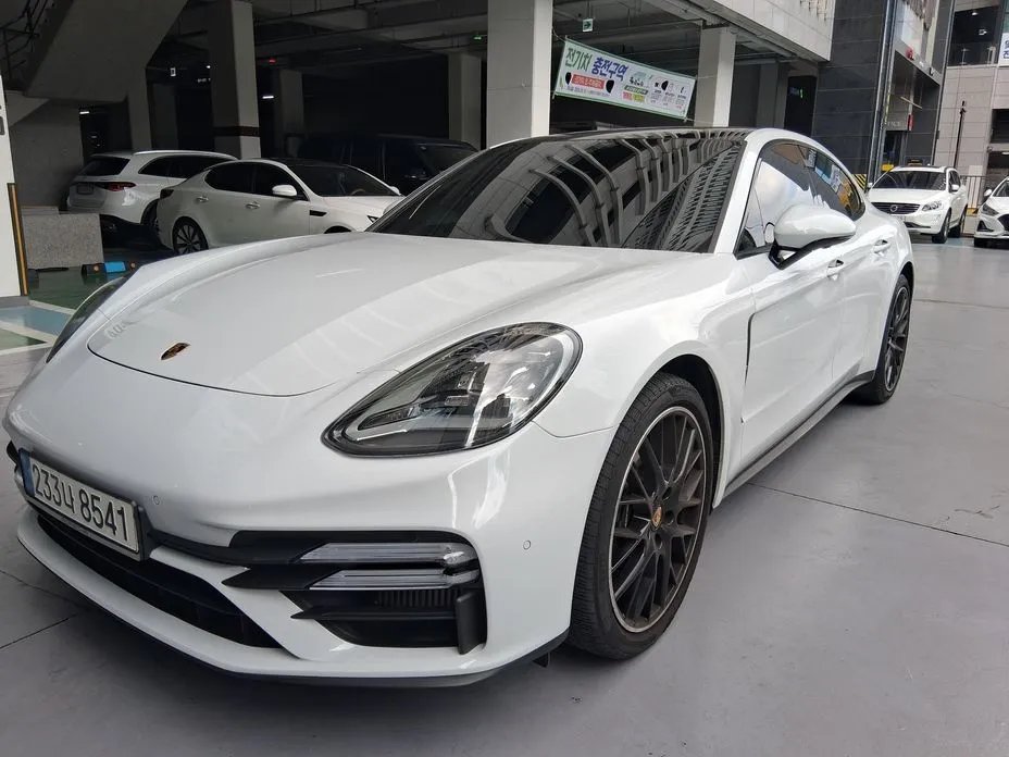 Porsche Panamera 2023
