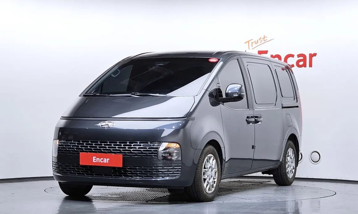 Hyundai Staria 2022 — фото 1 из 31