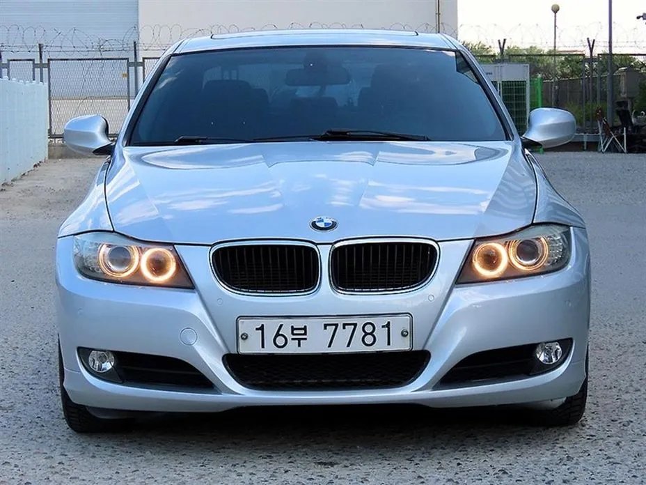 BMW 3-Series 2011 — фото 1 из 17