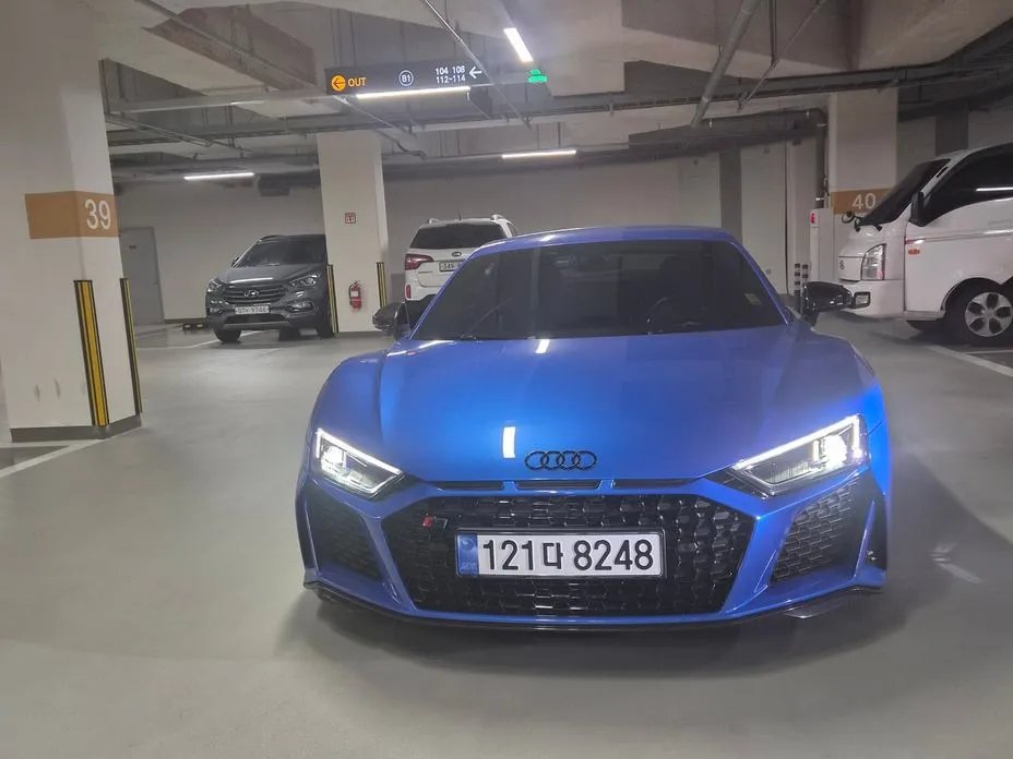 Audi R8 2021 — фото 1 из 5
