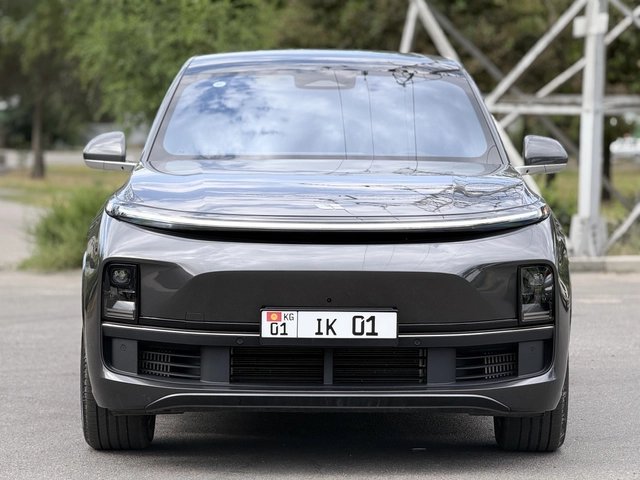 Li Auto L8 2024 — фото 1 из 5