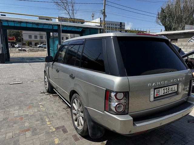 Land Rover Rover Range Rover III Рестайлинг 2 2011 — фото 1 из 5