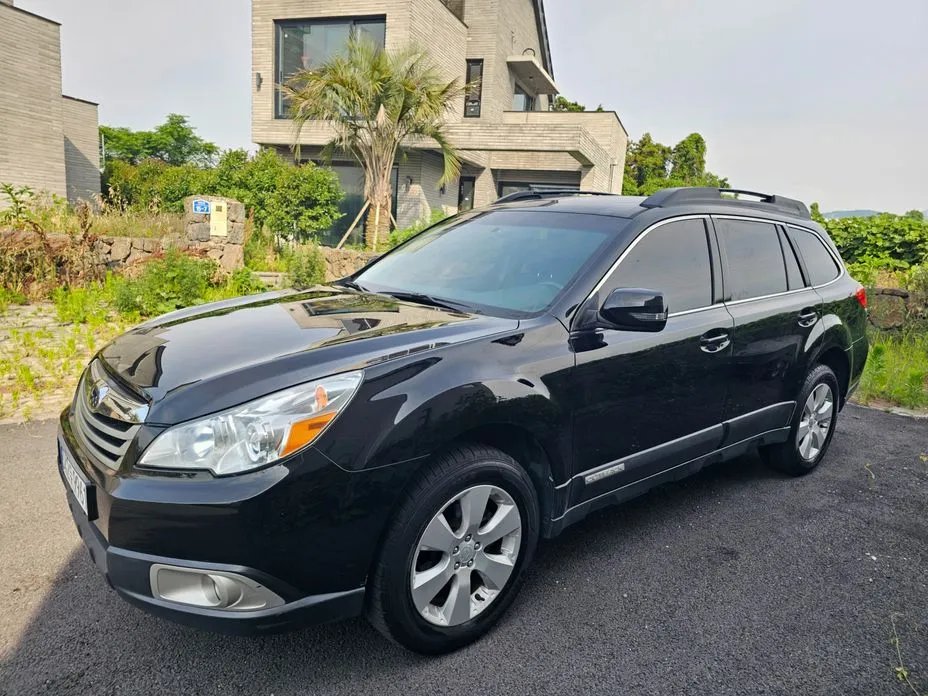 Subaru Outback 2011 — фото 1 из 5
