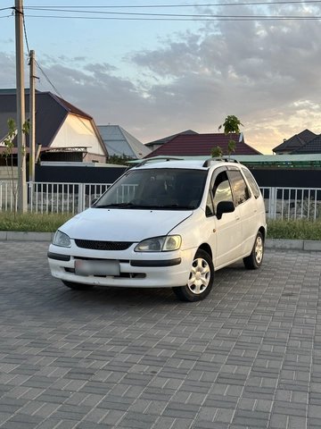 Toyota Corolla Spacio I 1998 — фото 1 из 5