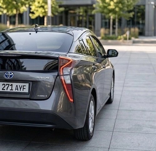 Toyota Prius IV (XW50) 2017 — фото 1 из 5