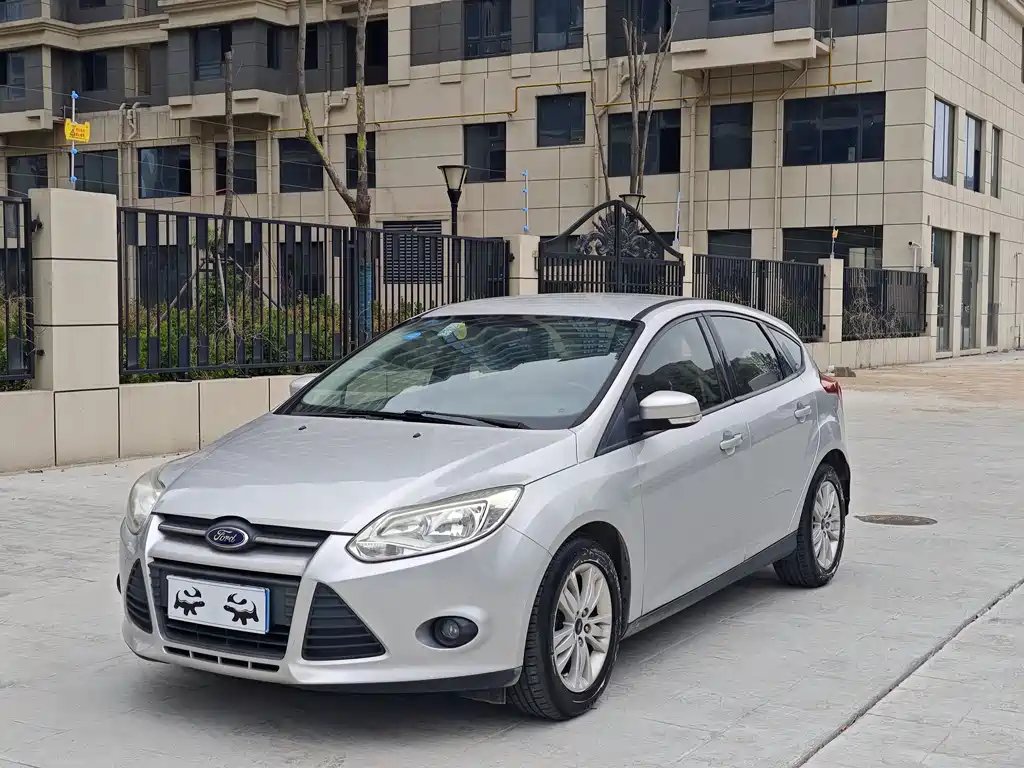 Ford Focus 2014 — фото 1 из 5