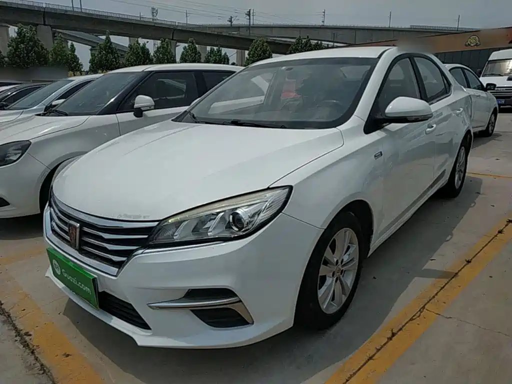 Roewe 360 2018 — фото 1 из 5