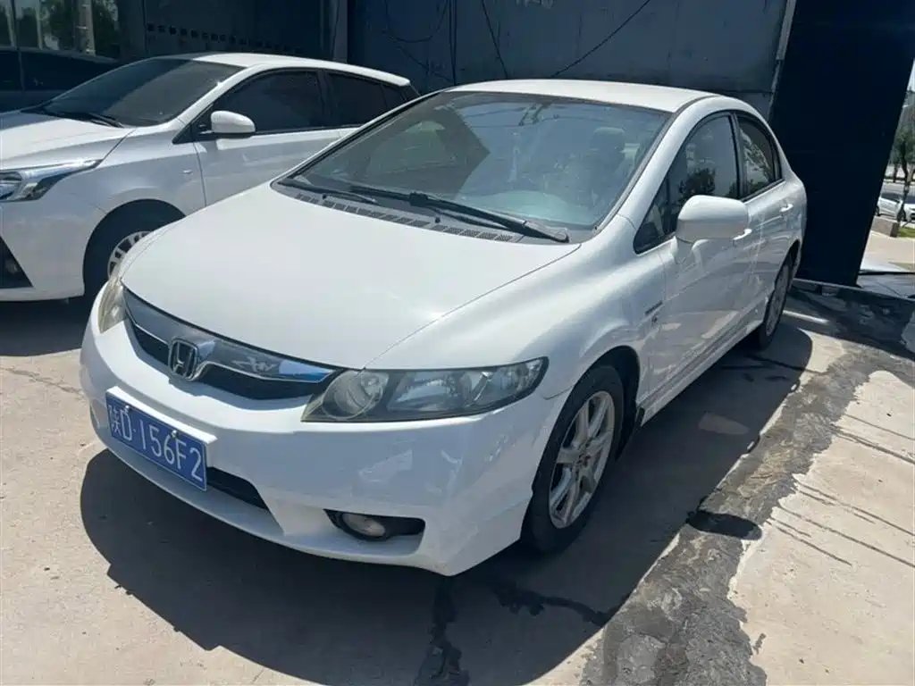 Honda Civic 2011 — фото 1 из 5