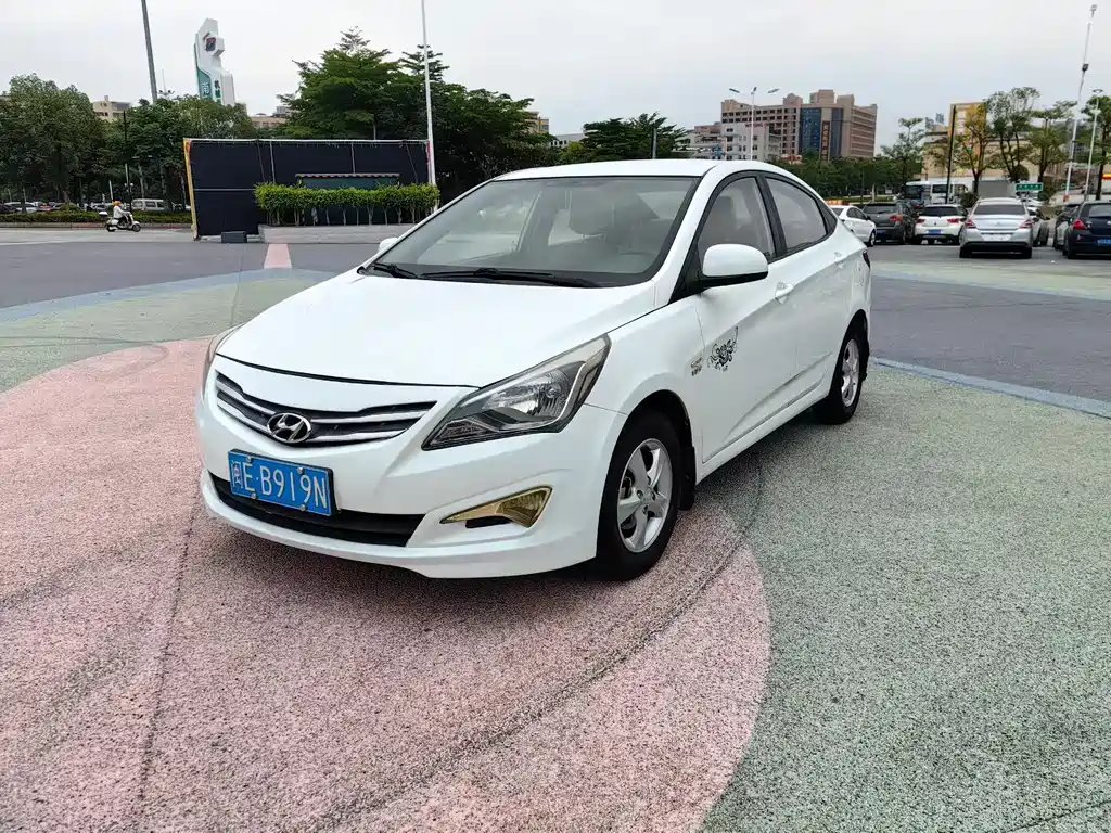 Hyundai Verna 2015 — фото 1 из 5