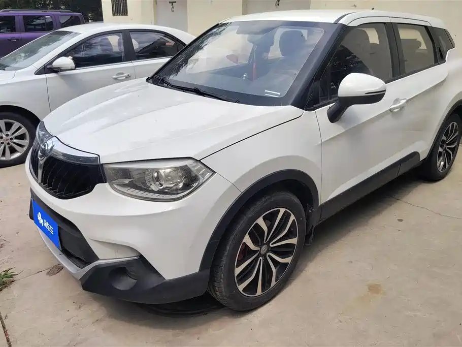 Zhonghua V3 2015 — фото 1 из 5